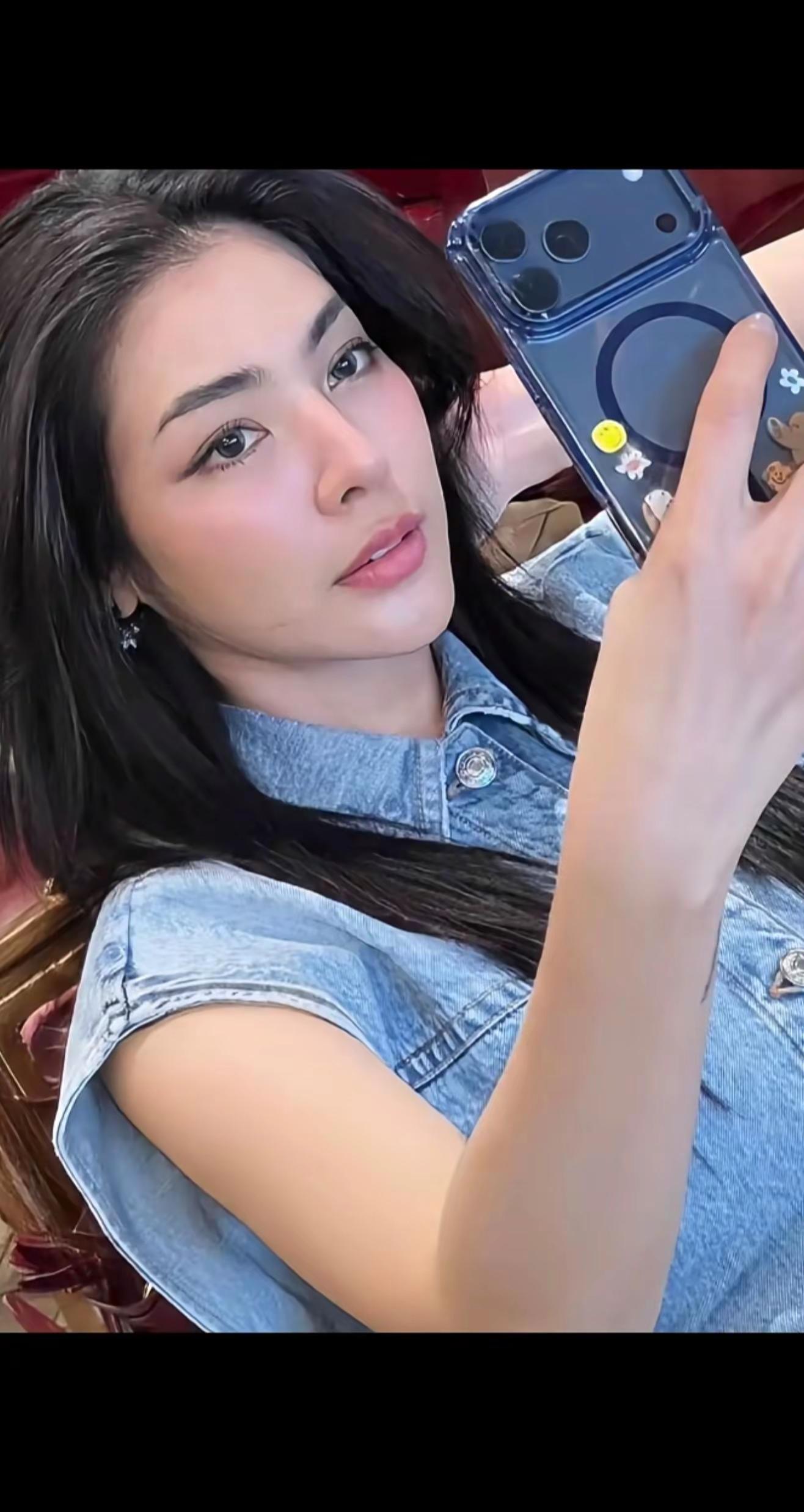 姐穿牛仔也好好看！这比例绝了呀，这衣服要是穿我们身上，直接拖地上……🤣🤣