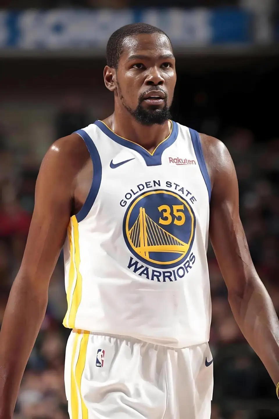 #杜兰特NBA历史总收入第一#

杜兰特这份历史薪资第一，最值得感慨的部分，是跟腱断裂大伤之后，依旧可以拿到超级顶薪。跟腱断裂属于篮球运动员毁灭性伤病，无数球星遭遇之后身价大幅跳水，甚至直接淡出联盟。

2019 年总决赛重伤，赛季直接报销，篮网依旧愿意奉上 4 年 1.64 亿顶薪，后续又完成大额提 ​
