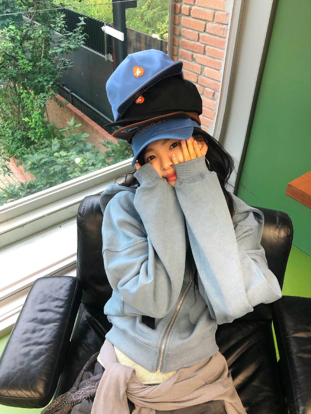 #NARS品牌彩妆大使章若楠#zrn#章若楠#

我的思念偷偷寄藏在月亮里了，你抬头看月亮，风拂过你的面颊，那是我在想你

​