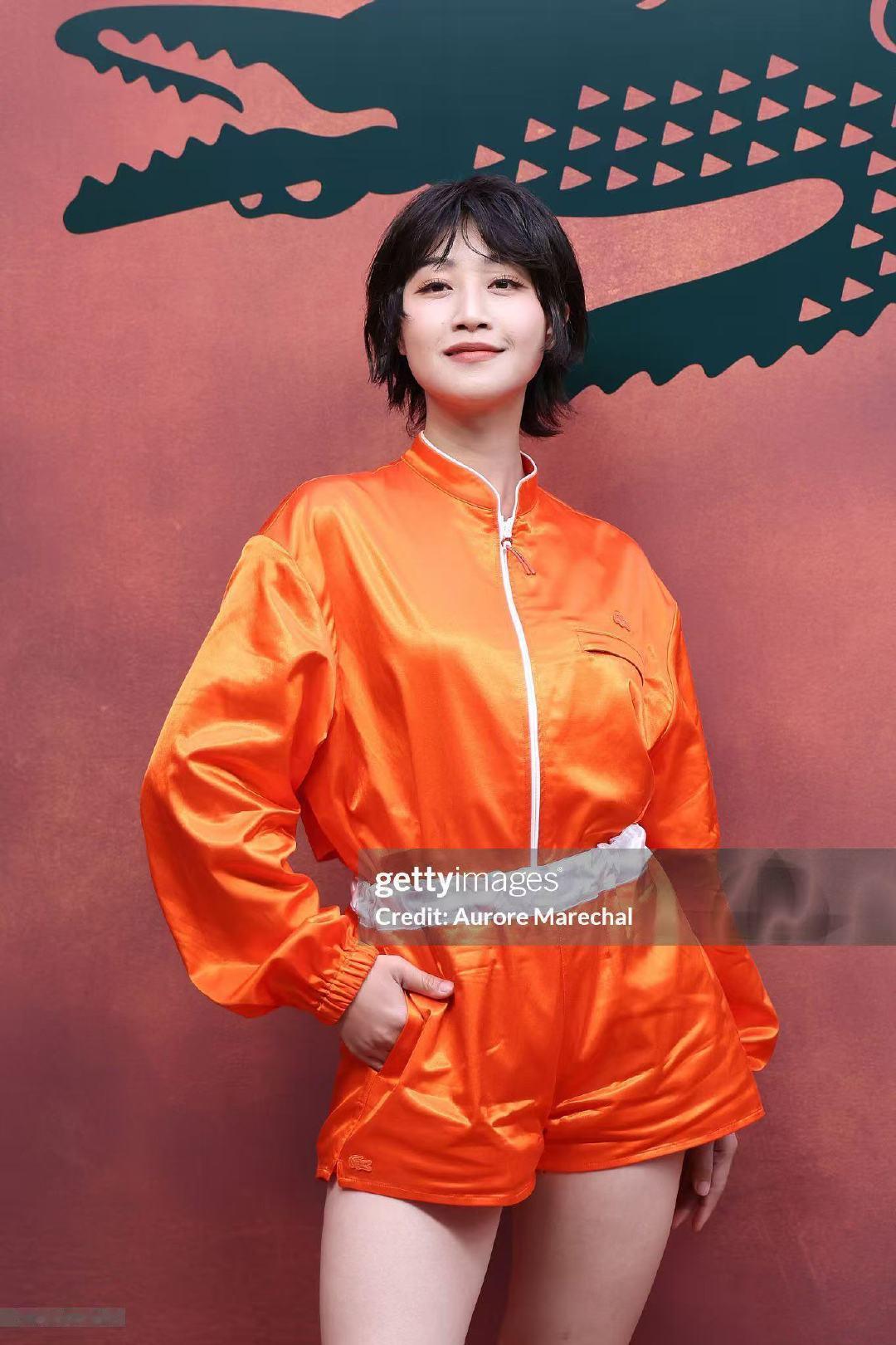 #蓝盈莹切换PlanB模式#
不必死守原定行程！蓝盈莹解锁巴黎PlanB副本，秀场之外的街拍大片质感绝了[心][哇] ​