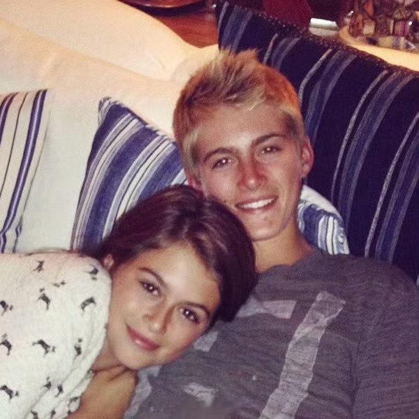 天呐，传奇超模Cindy Crawford的儿子Presley Gerber 在洛杉矶去世，年仅27岁。

家里人得多痛苦啊！！[泪][泪][泪][蜡烛][蜡烛][蜡烛] ​