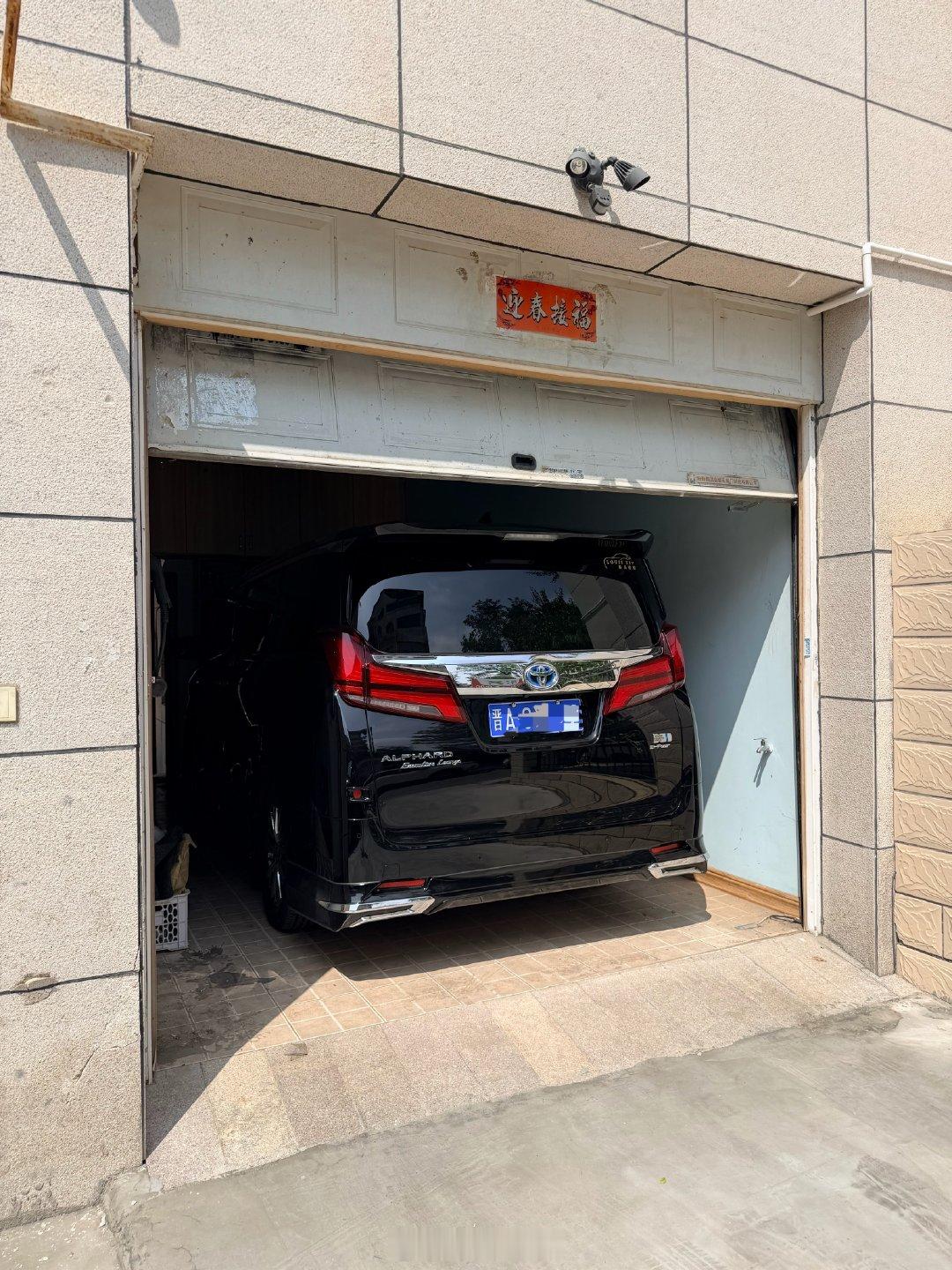 太原家人的#埃尔法# 
后来买了问界，就不怎么用了
2022年6月份到现在，才开了1万公里 ​