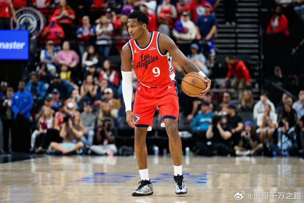 #公牛##马瑟林##快船##交易##NBA#
名记：公牛可为马瑟林提供首发位置，奥科罗+次轮或可达成交易

名记Brett Siegel撰文分析公牛与快船关于马瑟林的交易前景。

文章指出，公牛能为马瑟林提供角色最大化的最佳处境——在快船他只是次要得分手，但去公牛将成为首发，与吉迪、布泽利斯和威尔逊组成年轻核 ​