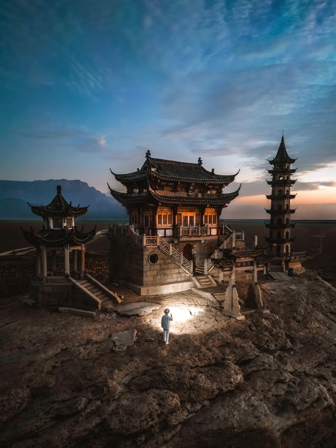 我在湖中心找到一座孤岛，仿佛进入游戏世界