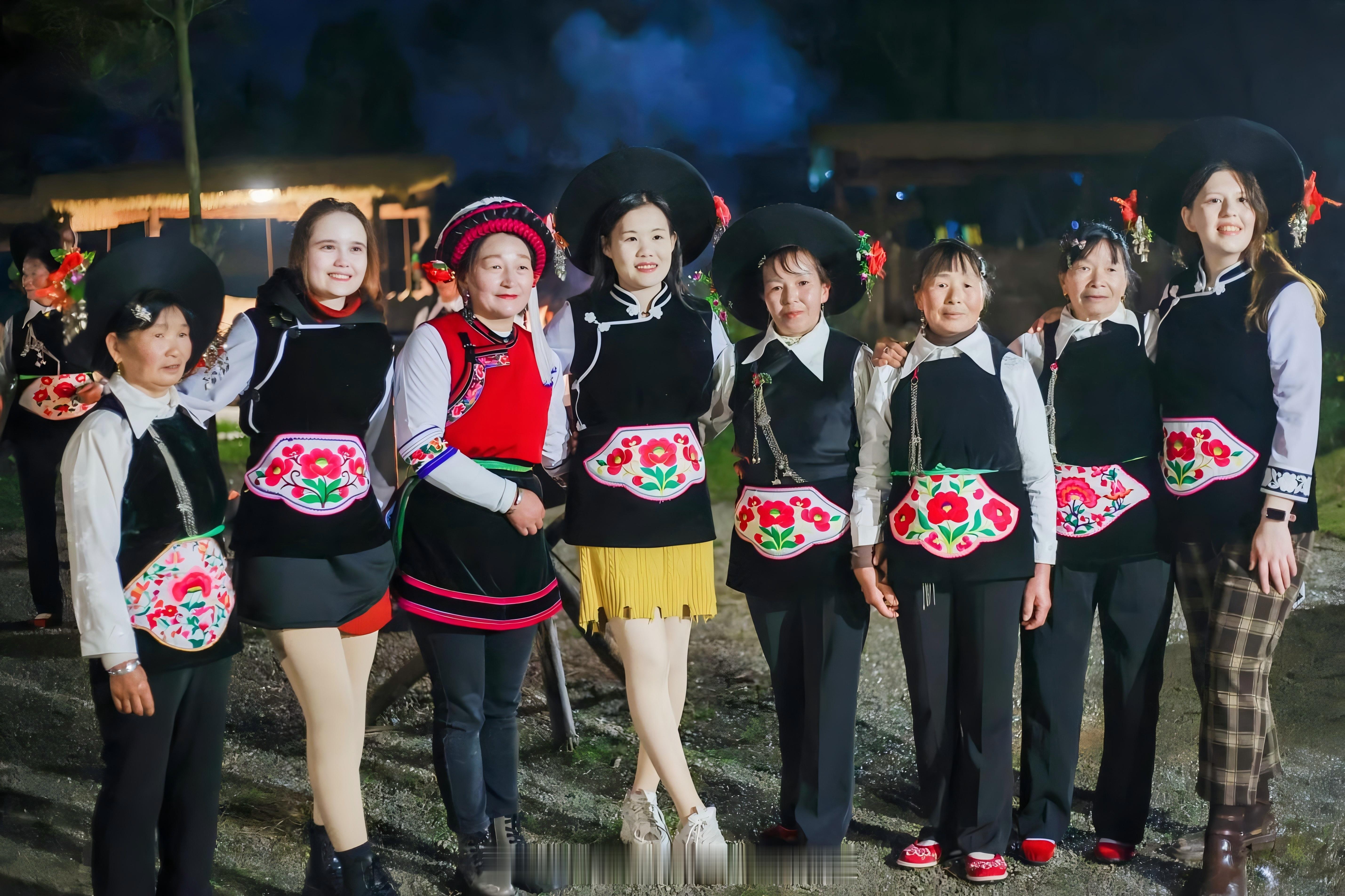 #来华留学今日人物#【遇见美丽中国】
文 | [泰国] 白洛洛 (CHINTANA CHAIYASUK)

　　我第一次真正觉得自己来到中国，其实不是下飞机的那一刻，也不是在宿舍打开行李的时候，而是在南京一个再普通不过的清晨。

　　那天我从地铁口走上来，一阵带着淡淡桂花香的凉风扑面而来。街边的小店刚拉起卷帘门， ​