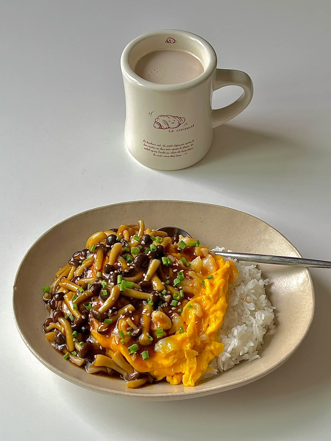 ☀️周末的早午餐｜巨下饭蘑菇虾仁滑蛋盖饭😋