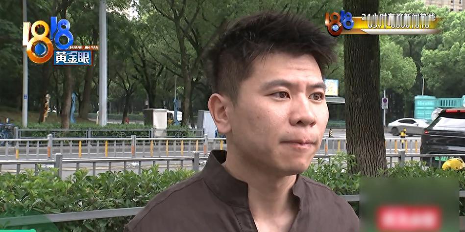 “太吓人了！”浙江杭州，一位老板，把一辆价值687万元的法拉利租了出去，每天租金8800元，本来是老客户介绍来的单子，没想到车子续租后对方突然失联。老板顺着GPS定位一路找到宁波，看到车时直接懵了：车还在汽修店里，四个轮毂却全被拆掉了。网友：租出去的是法拉利，找回来像被“扒了鞋”。

缪老板在杭州开