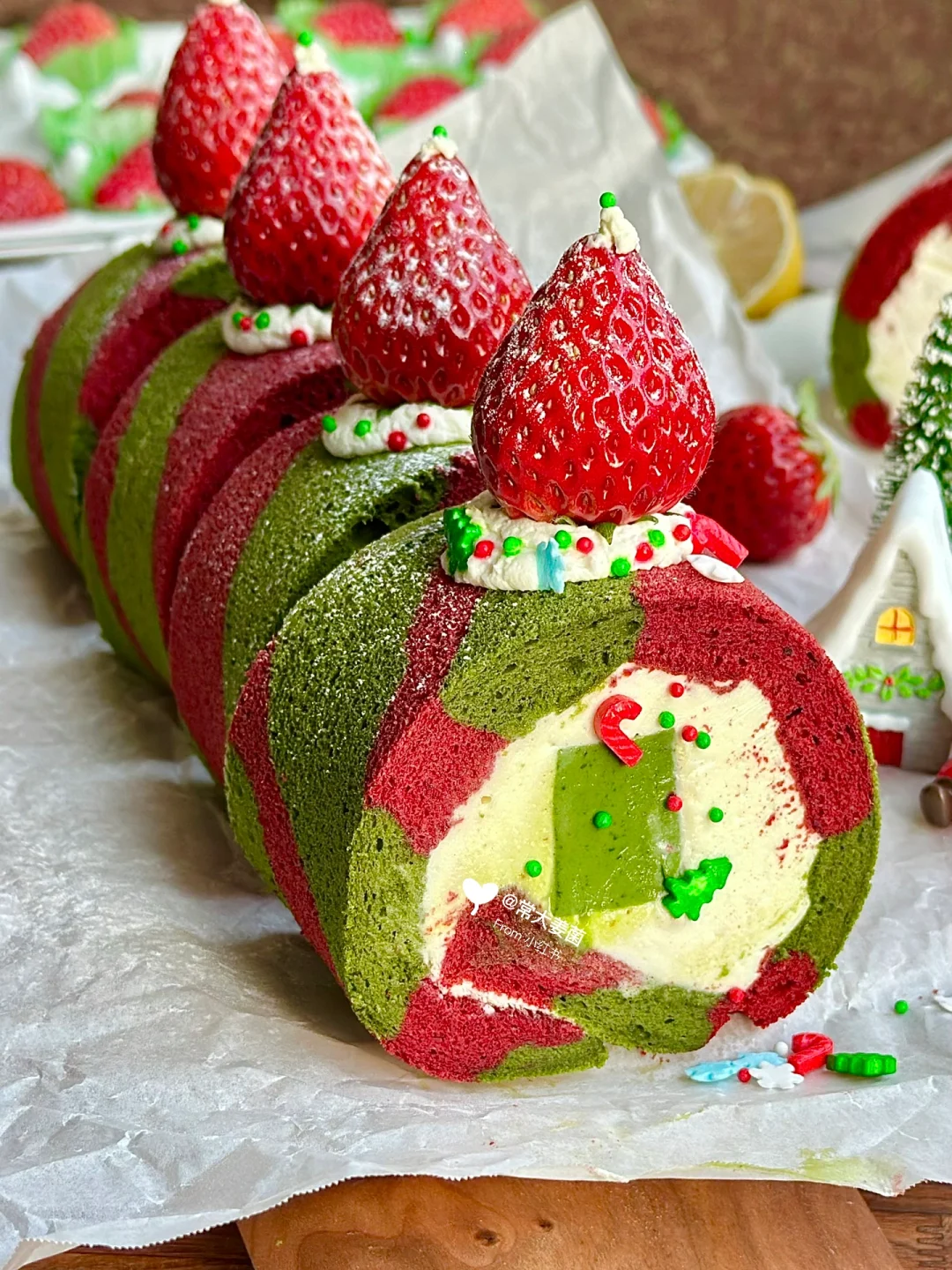 🎄🎅🏻圣诞限定！红丝绒抹茶奶冻蛋糕卷🍓🍵
