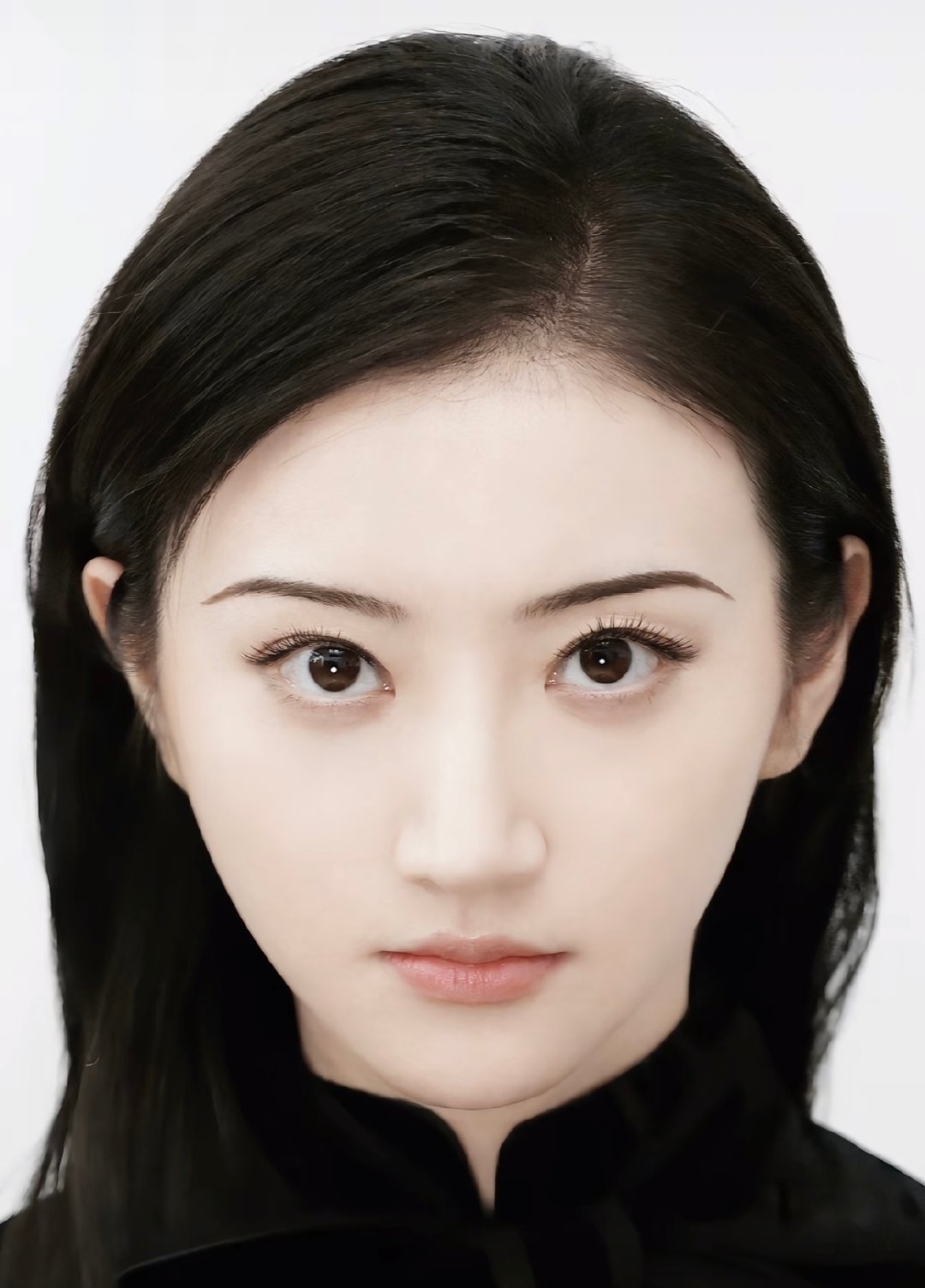 #景甜[超话]#  证件照纯享版……好萌呀 ​