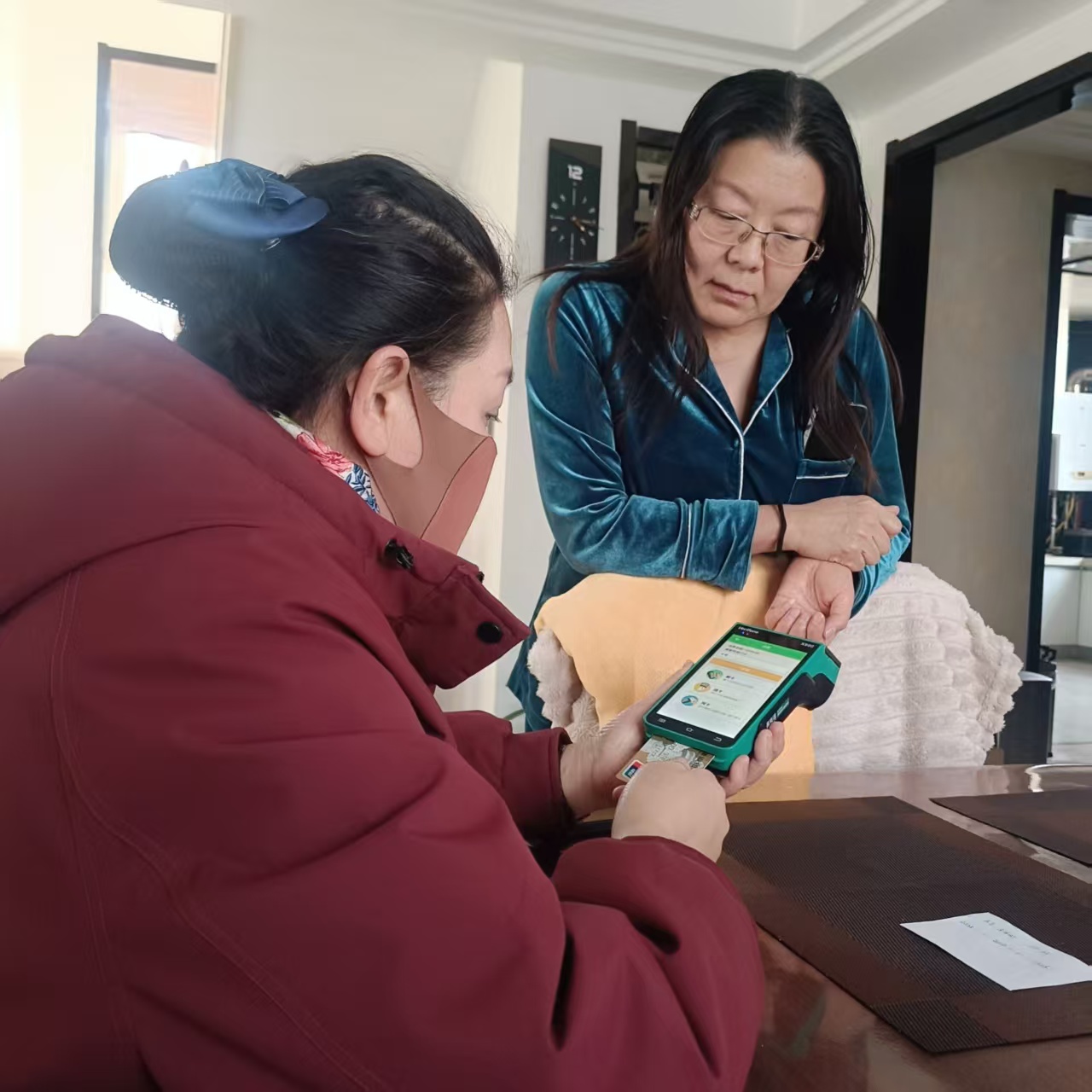 <p>有气质的女人给人什么感觉 <!--{img:0}--></p><...