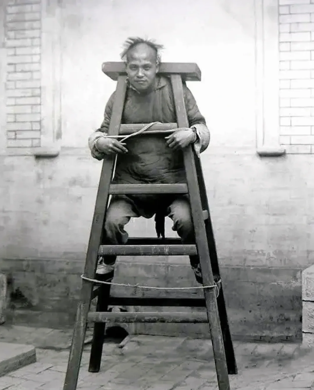 这是清朝的啥刑具？是来搞笑的吗？