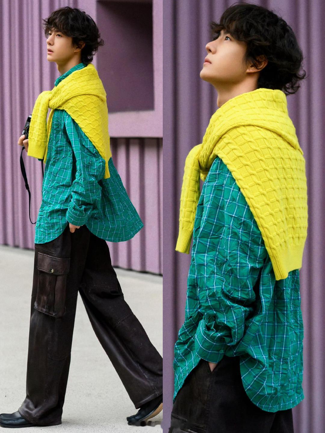 #loewe大秀# 王一博第4次赴LOEWE大秀，相较前三次，本次看秀造型更偏向日常感，从容自在，独属于他的松弛感扑面而来！#大秀直击##巴黎时装周# ​