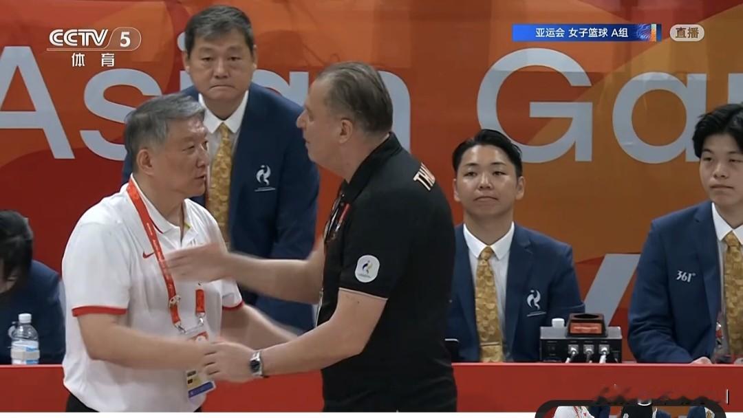 亚运会女篮小组赛A组，中国女篮111-46大胜泰国女篮获首秀开门红。
北京时间9月19日上午，亚运会女篮小组赛，中国女篮对阵泰国女篮比赛。上半场第一节开局中国12-4，唐子婷罚球14-4，泰国3分罗欣域罚球15-7，孙宇上篮再中投22-7，泰国罚球孙宇上篮24-10，陈玉捷连续上篮30-13，陈玉捷