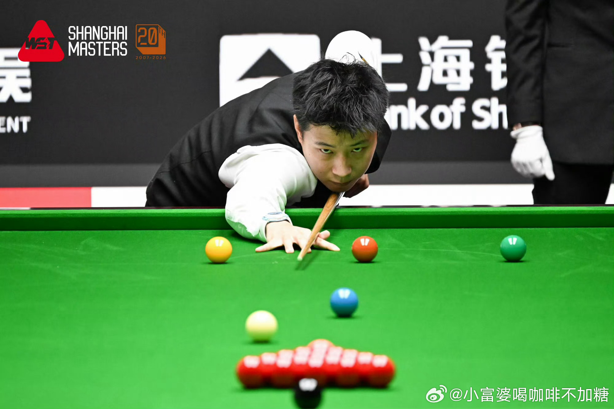 2026斯诺克上海大师赛1/4决赛，赵心童状态火力全开，6-0零封名...