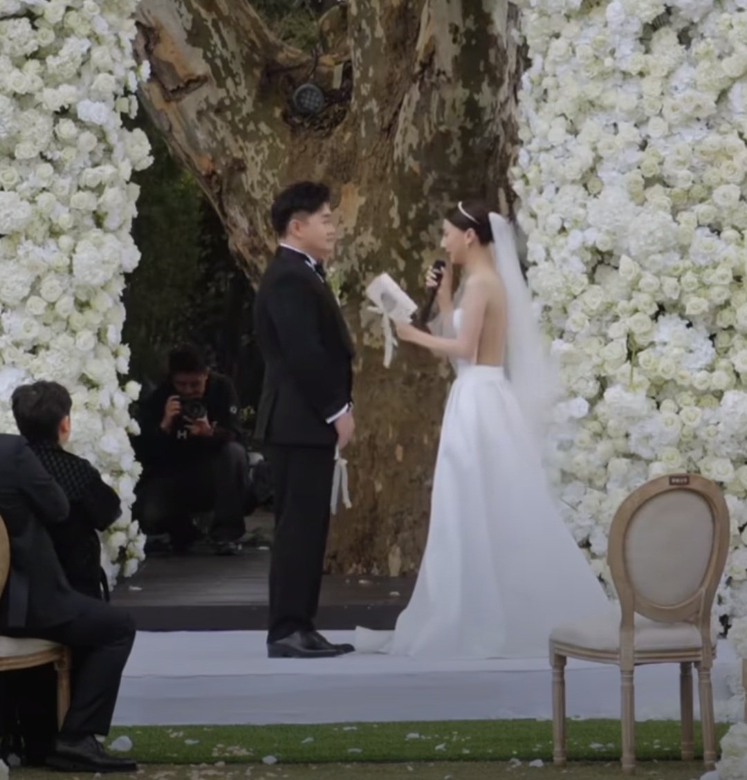 #张百乔小雪离婚传闻被质疑#
网传张百乔小雪婚变消息引发热议，不少网友对此传闻提出质疑，呼吁大家理性看待，多给艺人私人空间，不必过度深挖私生活。 ​