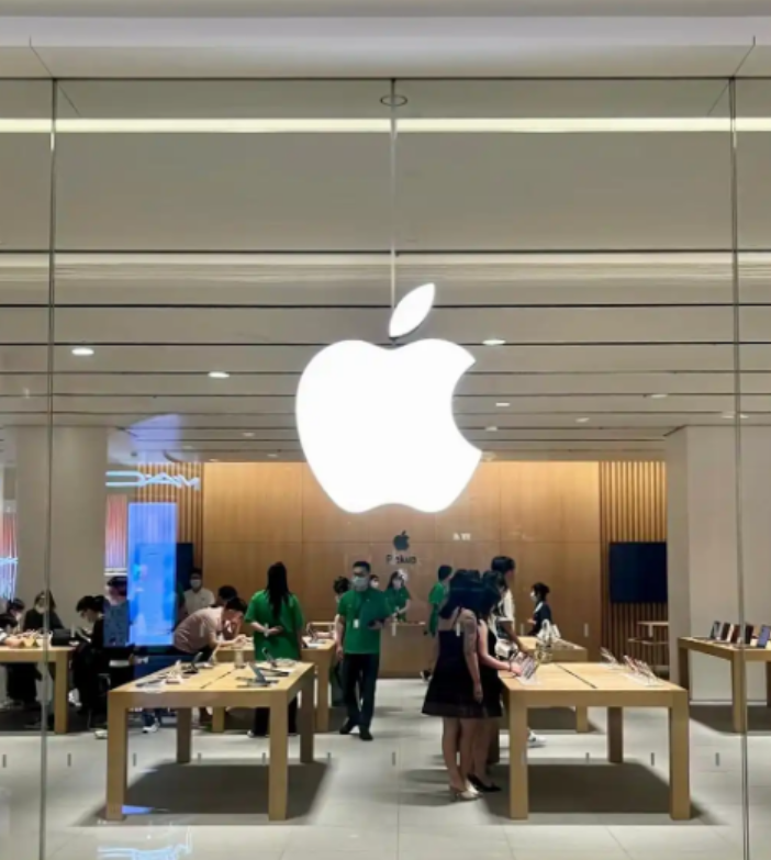 这就是赤裸裸的现实！
同样是iPhone 18 Pro，美国售价约8046元，日本约9612元，香港约8985元，中国台湾约9482元，而到了中国大陆，售价却达到了9999元。你敢信？同一个机型，差了近两千块，搁谁心里都不舒服。

老爷可以在右上角点一下“关注”，这样既可以随时阅读往期优质文章，又能