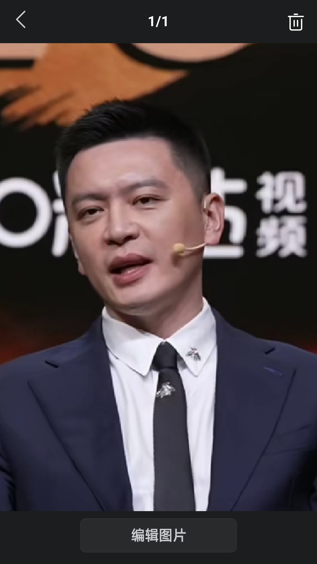 【昨晚北控男篮主场不敌卫冕冠军上海久事，廖三宁砍下全场最高34分。赛后前辽篮主教练杨鸣对廖三宁的表现给予高度评价。】杨鸣说:三宁经过这么多年联赛历练，特别是在国家队他的技术特点，打球风格在现在中国男篮体系里是非常难得的。他的持球攻击能力非常强，单兵杀伤能力也是目前国产后卫中比较欠缺的。而且他还是高后