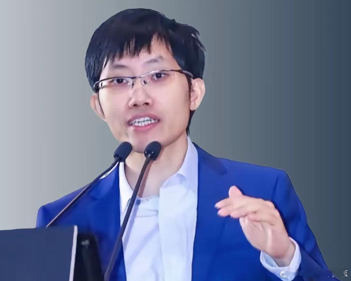 【#DeepSeek估值约5000亿元##投资人花500万求见梁文锋未果#】
9月4日，据《财经》报道，DeepSeek最新估值约5000亿元，计划第二轮融资募集500亿元。
此前有媒体报道称，今年前7个月，DeepSeek营收约4.75亿元，约为2025年全年10倍；同期AI基础设施支出约110亿元，用于租用AI芯片服务器及购买芯片等，2025 ​