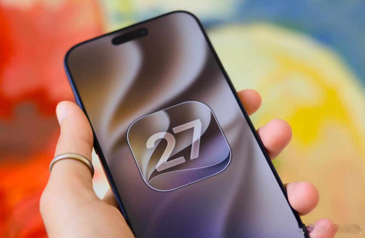 【#iOS 27共享相册支持全分辨率存储#】苹果将在iOS 27中对“照片”应用的共享相簿功能进行调整。根据相关信息，iOS 27新创建的共享相簿将首次支持以全分辨率保存照片和视频，但作为交换，这些内容将开始占用用户的iCloud存储空间，而且被邀请参与共享相簿的其他用户上传的内容，同样会计入相簿所有者的 ​