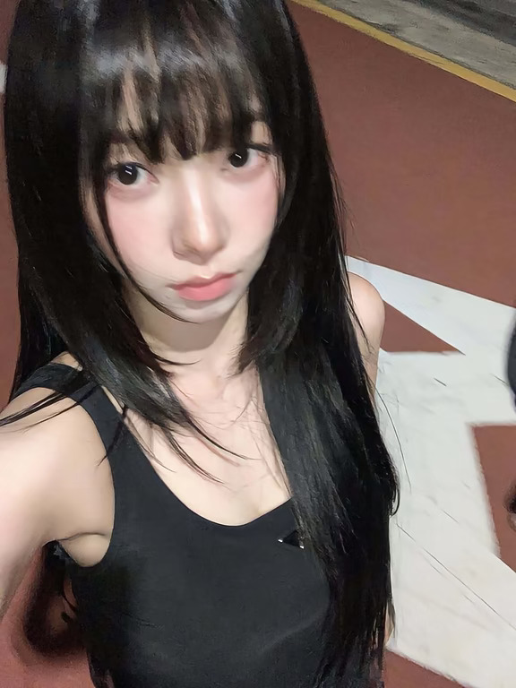 bluu来了🖤好乖巧的小黑猫