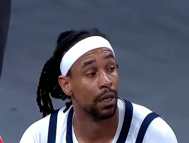 太搞笑了，季后赛还没开打，广东外援萨林杰就跟波多黎各球队签约了，广东男...