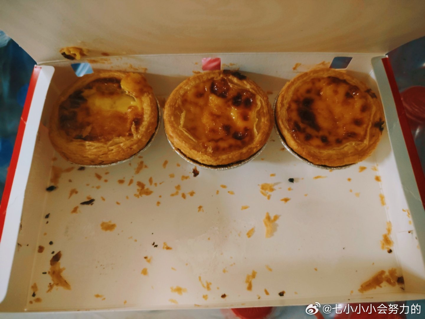 #手机涨价 卖不动#谁的钱也不是大风刮来的，反正我现在是能将就就将就用，当然也有点考虑买个新手机，如果我有多的业务的话。啥也不干，换手机没必要，我就刷刷短视频也不干啥。晚上出门骑了个车，顺带把蛋挞也买了，还有肠仔包 ​