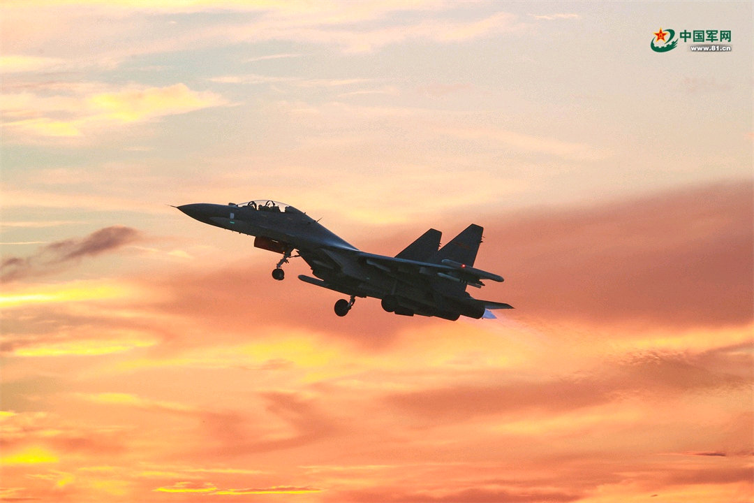 南空“霹雳雄鹰”歼-16 / 苏-30MKK

#烽火问鼎计划##制胜空天# ​