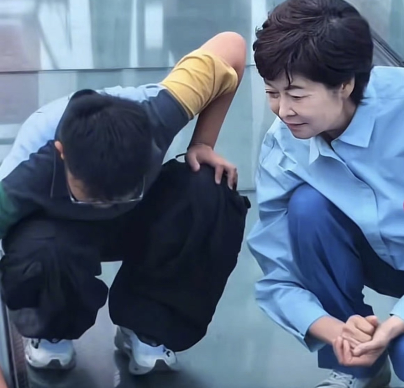 71岁敬一丹离世！最后一次公开露面曝光，6月松花江大桥录节目，精神状态尚好

敬一丹最后一次公开露面 敬一丹最后一次录节目

9月13日，无数观众熟知的央视主持人敬一丹离世，女儿王尔晴通过公众号发布讣告，消息一出，瞬间冲上各大平台热搜，无数网友为之悲痛惋惜。

讣告中透露，早在今年6月，敬一