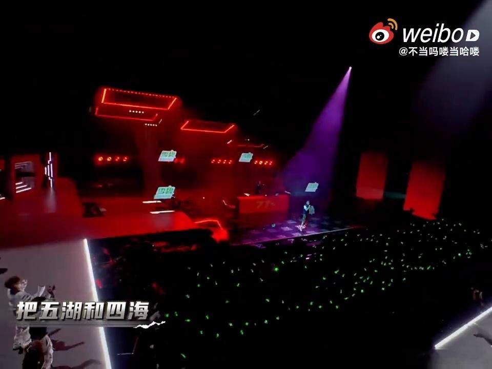 别人演出是表演，布瑞吉演出是拼命！那水滋得越猛，说明他越投入，这种把灵...