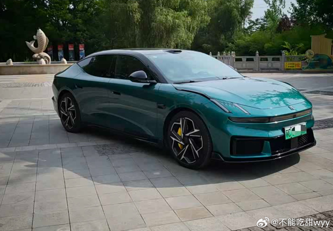 提领克10一个多礼拜，天天上下班代步。周末难得天气好，带老婆孩子出去转...