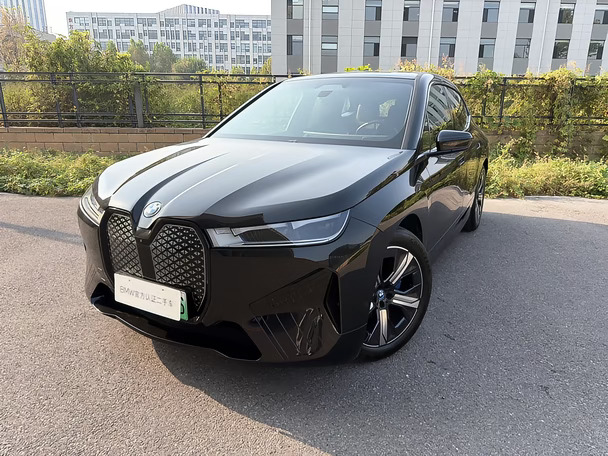 宝马 23款 改款 iX xDrive 40 标配