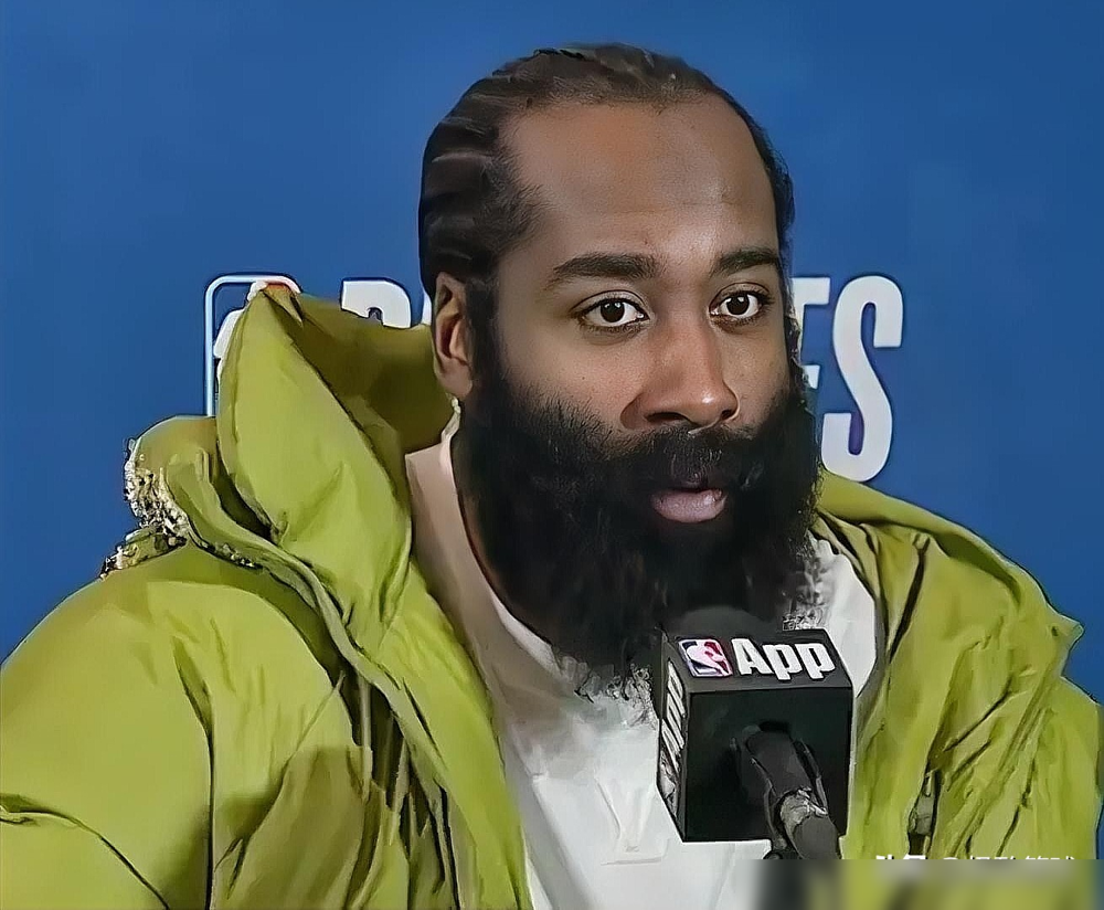 哈登对着镜头吼“天王山必胜”，可骑士更衣室里，没人敢看米切尔的眼睛。1...