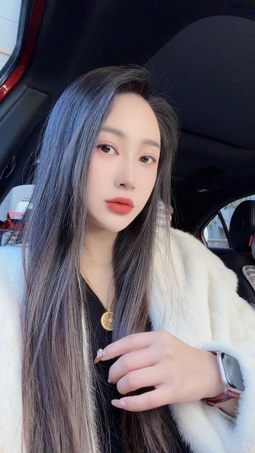 成熟女人的三大标志：穿貂，买金，听奢香夫人