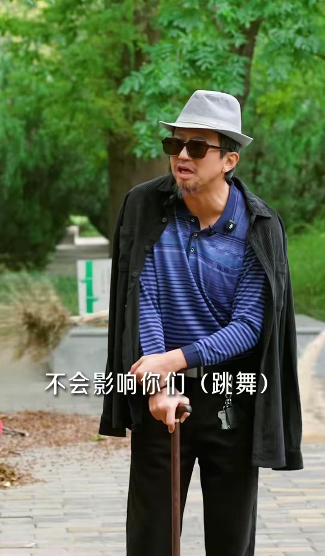 邓超邀请大妈舞团上美好奇妙夜。热点 热点新闻事件