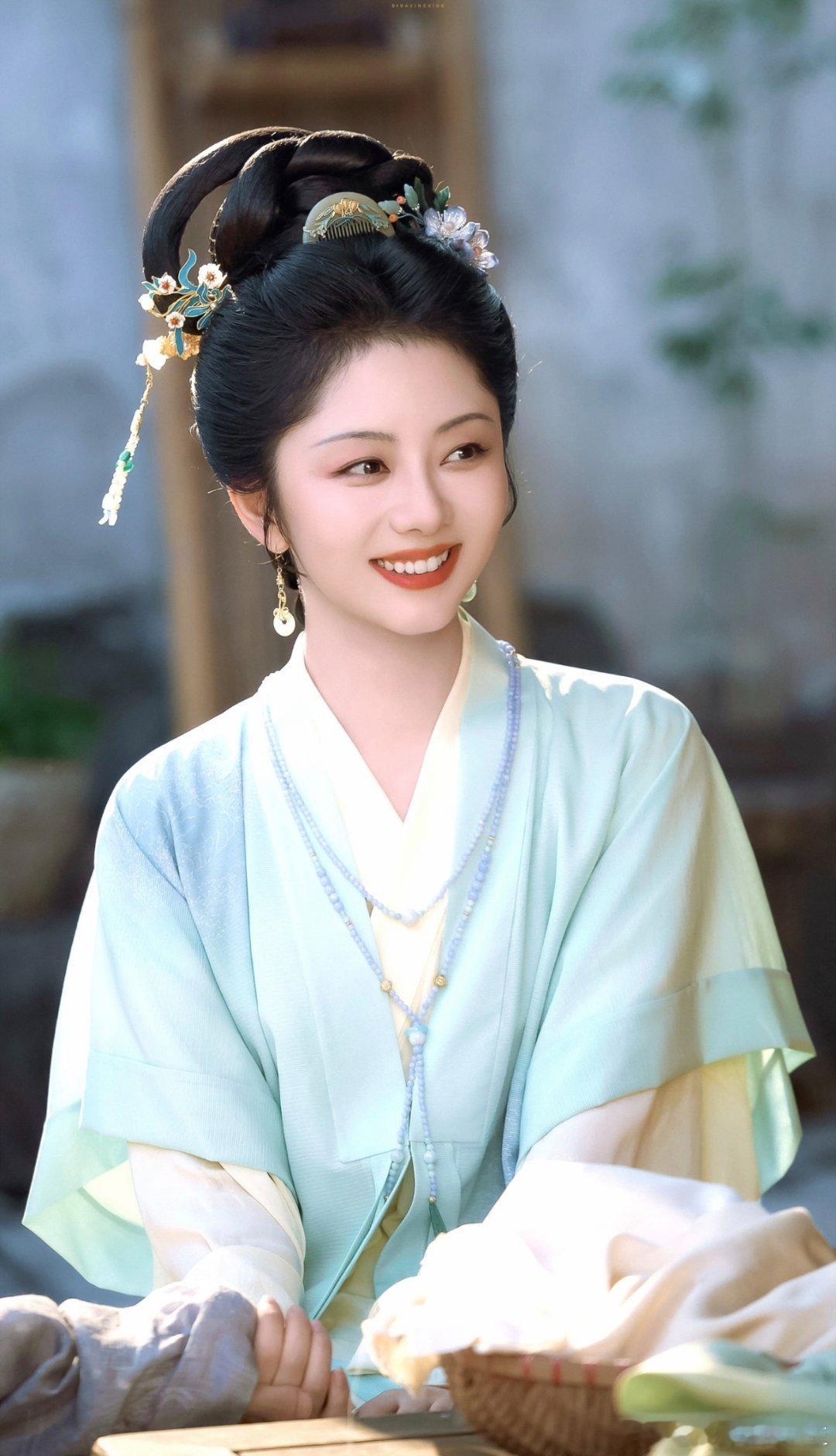 #谭松韵兰香如故#看兰香如故大结局泪流满面[泪]，第一次一部剧让我意识到生命中很重要的东西，它绝对有非常长的长尾效应。感谢在迷茫的时候遇见这部剧，感谢主创团队的用心创作，你们太牛了🐮！ ​