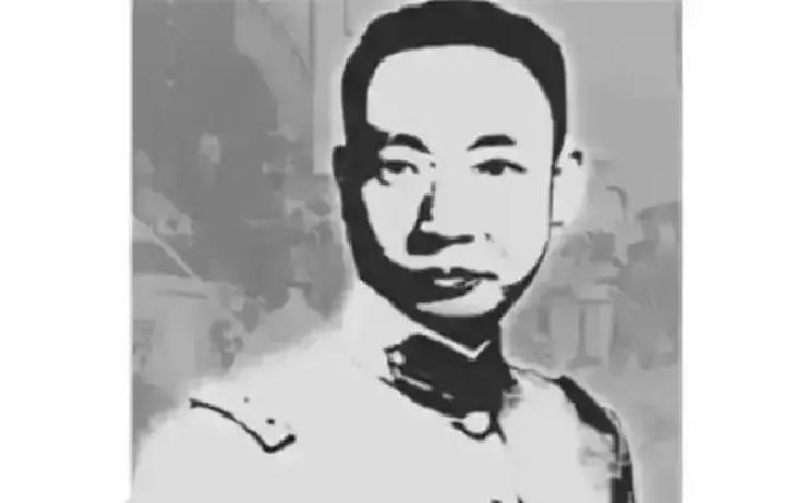 1949年，39岁蒋经国抵台，无职无权被毛人凤派人盯了八个月，连出门都有“车夫”尾随；三年后一颗子弹送杜长城上黄泉
蒋经国放下手中的《曾文正公全集》，抬眼望向窗外。院子里那个修剪花木的园丁，动作有些过于规范了。他收回视线，继续翻页。这八个月来，他读完的书堆了半面墙，蒋介石却始终没给他安排任何实质职务