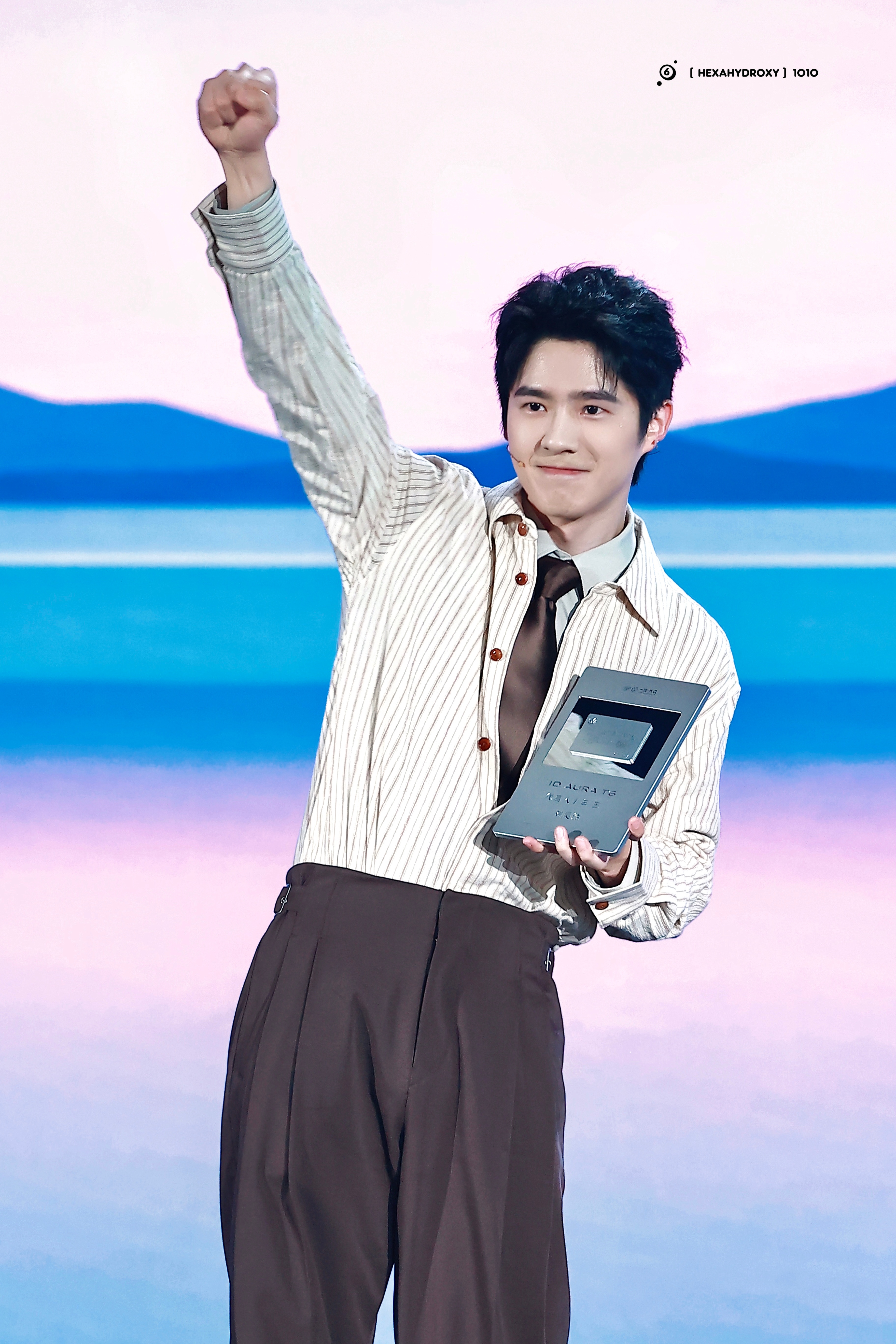 260920 #刘昊然[超话]#  很适合比6的t6代言人
#刘昊然选对了新爆款大众t6# ​