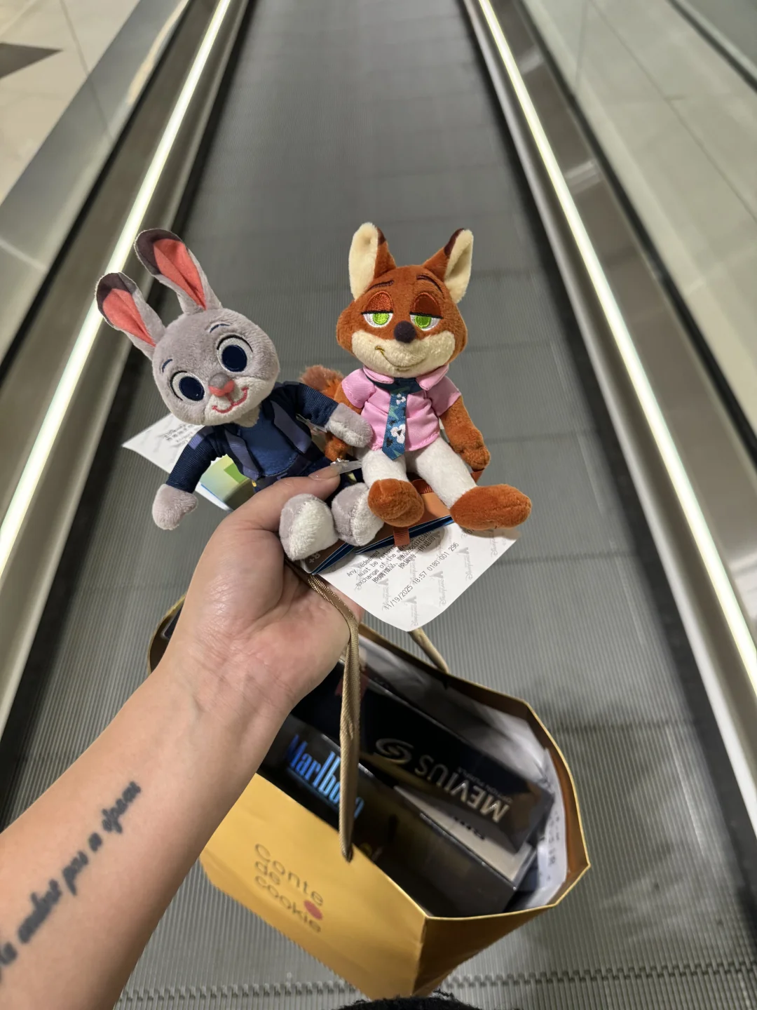 在香港花的坠值得的一笔钱。。。。。。