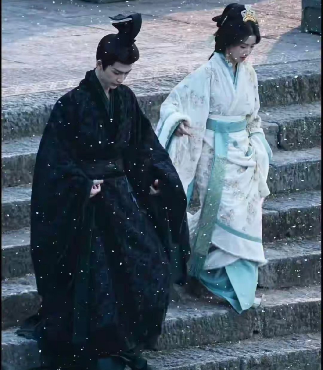 《刺棠》高甜同框路透刷屏！张凌赫卢昱晓二搭封神 ​
