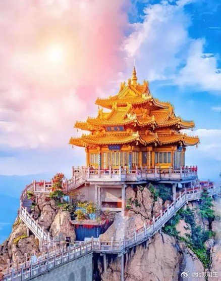 8月19日北派实时，本月，俄乌战争，美国伊朗中东战争全面升级，BBC新闻：或者有爆发H战风险。
近日，欧美某些大富豪，开始悄然考虑，移民到中国，比如在中国喜马拉雅山脉，修造地下城堡，躲避H战。
明王建议：欧美富豪们，想移民中国就尽快，否则过两年，门票更贵。 ​