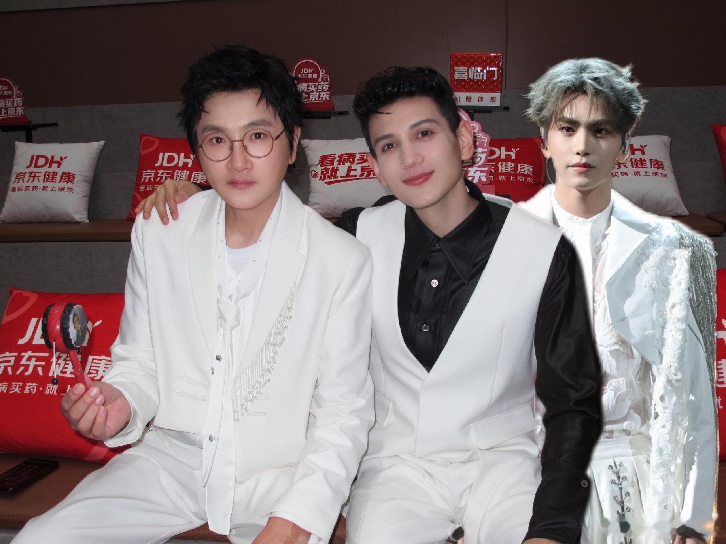 《诀爱》舞台实时评价
演唱：孙楠×艾热×邵子恒
#披荆斩棘##披荆斩棘直播##孙楠[超话]##艾热[超话]##邵子恒[超话]# ​