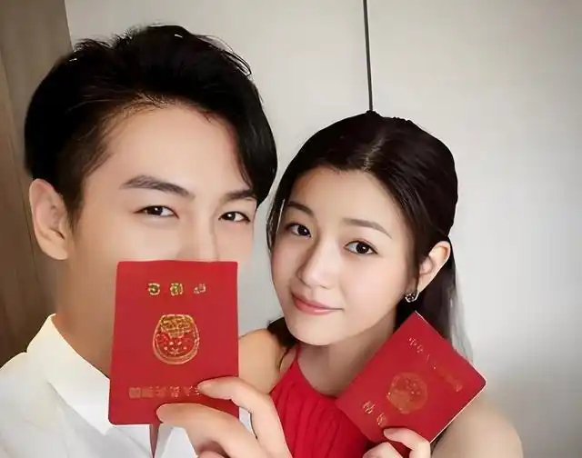陈妍希落泪聊起自己离婚的事，妈妈说的那番话，确实没给陈晓留什么面子 ​