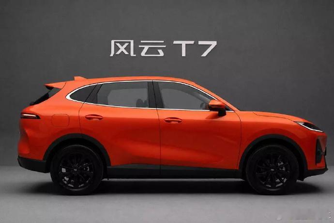 【#9.49万起奇瑞风云T7上市#】新车定位纯电动紧凑型SUV，基于奇瑞全球研发体系打造，同源车型Lepas L6已在泰国、南非等海外市场先行上市。全系标配65.05kWh犀牛电池，CLTC续航600km，并且搭载4nm高通SA8775舱驾一体芯片，高配车型搭载猎鹰500辅助驾驶系统。#风云T7品质全球车正式上市# ​​​​