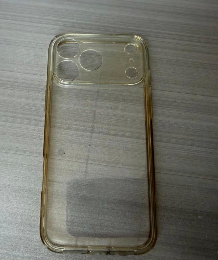 看到有人iPhone18Pro首摔，真好，我都抢不到没有iPhone 18 Pro摔，那我摔个iPhone 17 ProMax手机壳凑凑热闹吧。 ​