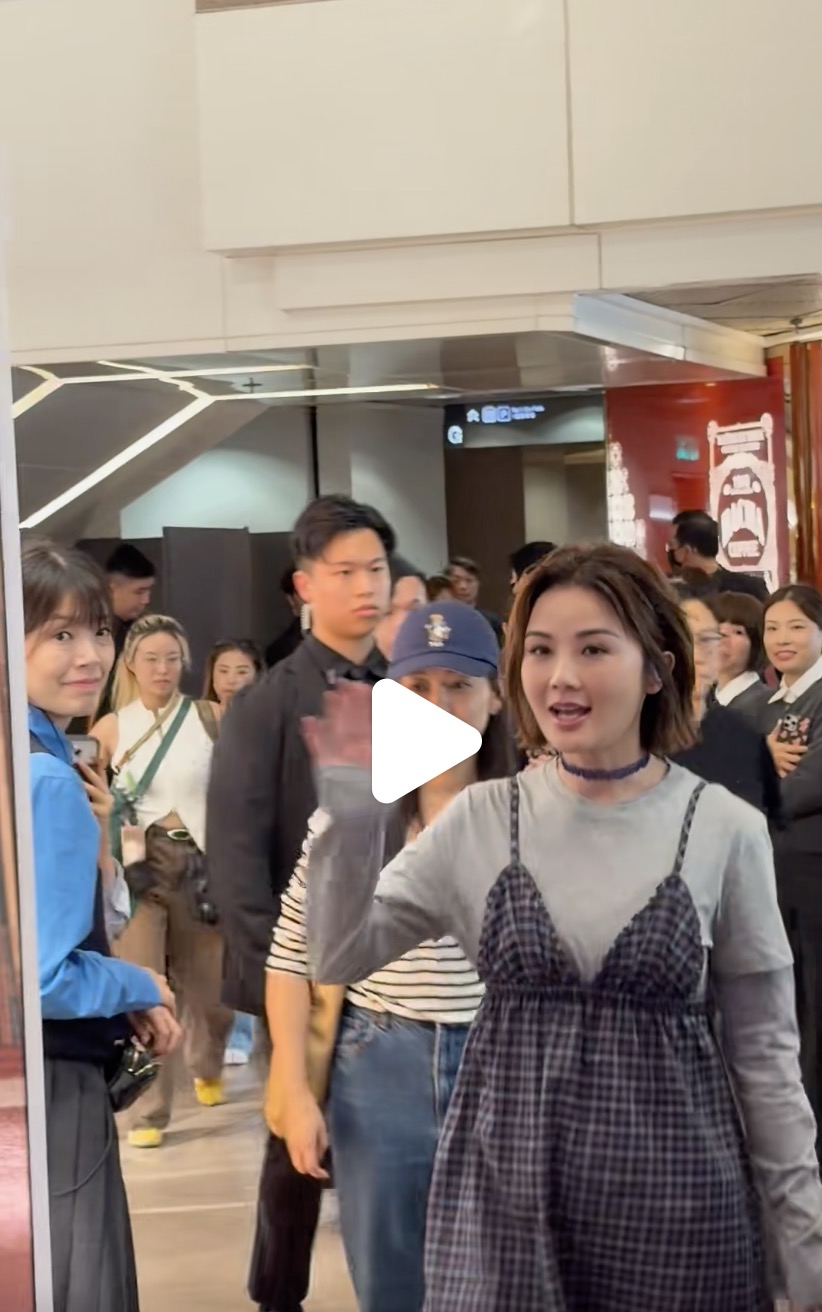 阿 Sa 蔡卓妍婚后受访，坦然回应婚姻传闻：过得不错，不回避质疑流言
婚后首度公开受访，蔡卓妍直面网上漫天婚姻流言，大方坦言婚后生活过得不错，还原巴黎求婚细节，击碎网上各种猜忌传闻。 女明星的婚姻，永远被放大镜审视。恋爱、结婚，一举一动都被无限解读，一点风吹草动，全网立刻揣测婚变。很多女艺人面对婚恋