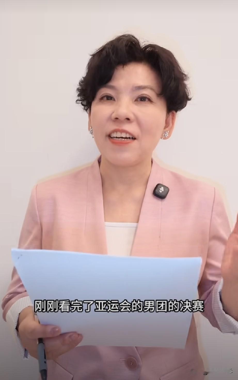 输掉比赛后王楚钦很自责，连邓亚萍都看不下去了，她为王楚钦打抱不平。

邓亚萍：
王楚钦太不容易了，
今天的排阵，
对王楚钦的容错率承受要求非常高，
这个阵相对比较凶。
王楚钦在跟松岛辉空0-2落后的情况下逆分翻盘，
很顽强，
连追了三局，
打回来这盘球很不容易。

第四场确实是张本智和打得更好一点，