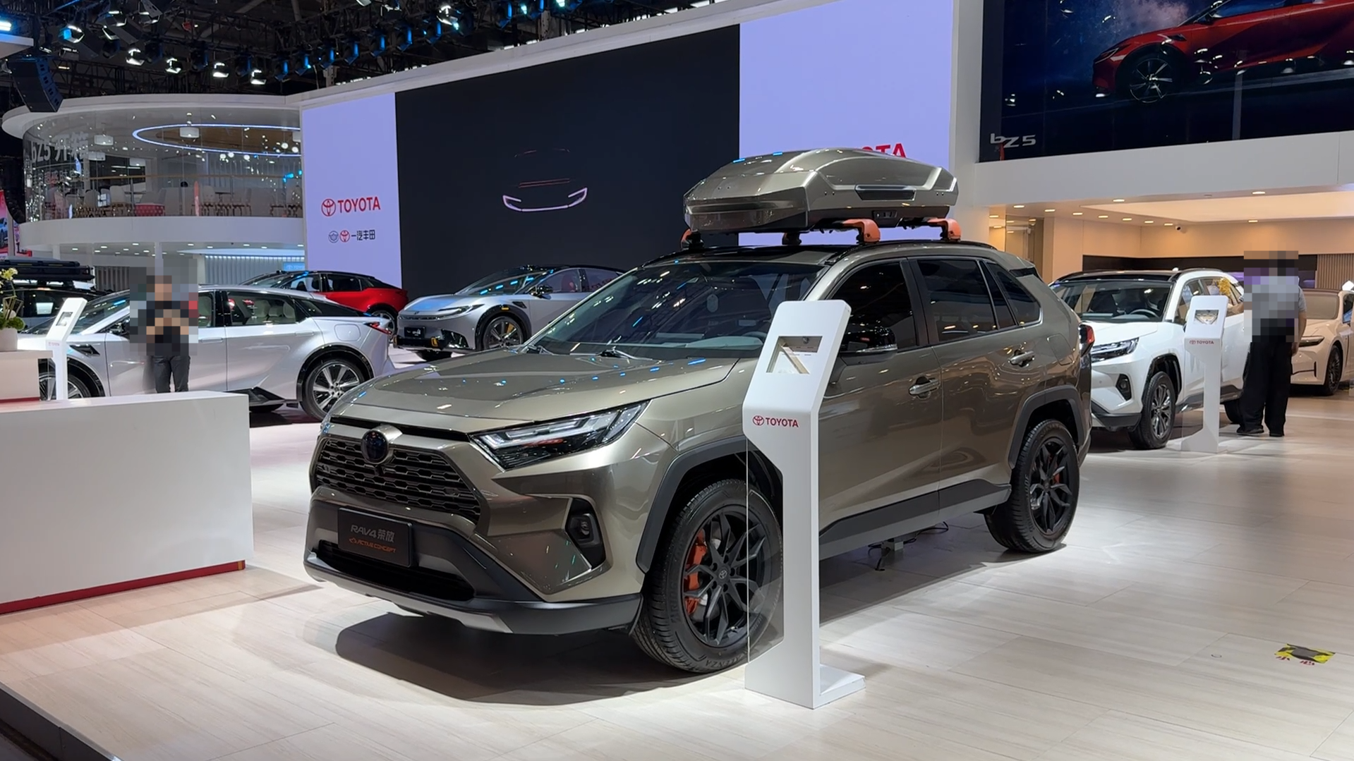 RAV4荣放2.0L四驱才10万多，比买新车划算！二手合资SUV看这4台
手握 10‑12 万预算选购合资 SUV，不必执着新车，下面这几款二手车性价比突出：2023 款大众途昂、2023 款一汽丰田荣放、2023 款本田 CR‑V、2023 款大众探岳。这几款车型市场销量优秀，保有量大，保值表现出