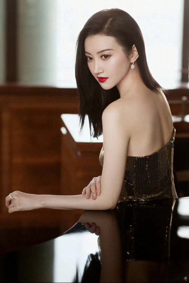 #景甜[超话]#jt#景甜待我醒来时# jt#景甜龙骨焚箱# 

一个人的凌晨时分 有一个思念的人

​