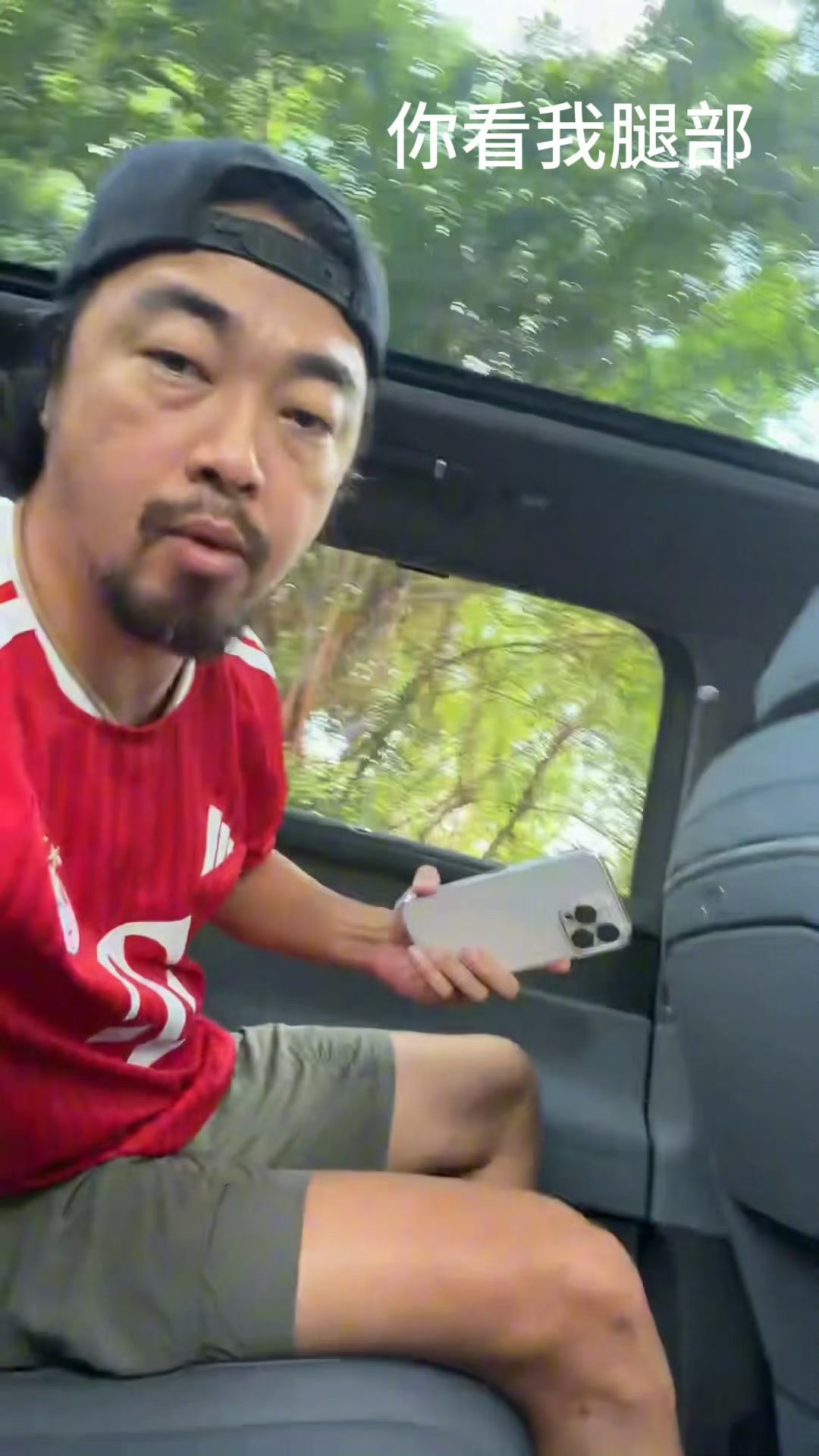 #半个车圈都在劝峰哥少说两句#
峰哥第一次开始震惊我们了 检测报告显示：本场直播含车量30%，含圈量70%。从智驾排名到速成造车，峰哥的输出稳定且大胆，完全没有刚回归的拘谨。网友从期待变成担忧只用了十分钟：“哥，你这不是回归，是复仇者集结。” ​真是有趣又大胆 你喜欢这种风格吗 ​