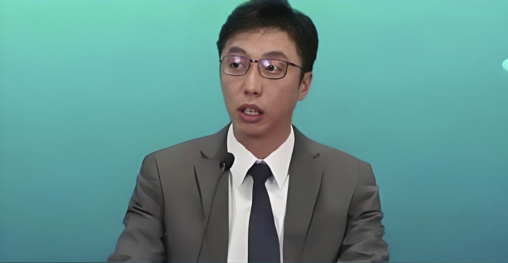 香港海关破获最大海路大麻花案。

9月19日，从泰国抵港货柜的冷冻货柜里，海关人员发现约535公斤大麻花，黑市价值高达1.25亿港元，这是香港海关有史以来破获的最大宗海路大麻花案，数量之巨、手法之精，令人震惊。行动中，海关还拘捕了3名涉案男子，并追查幕后贩毒集团。